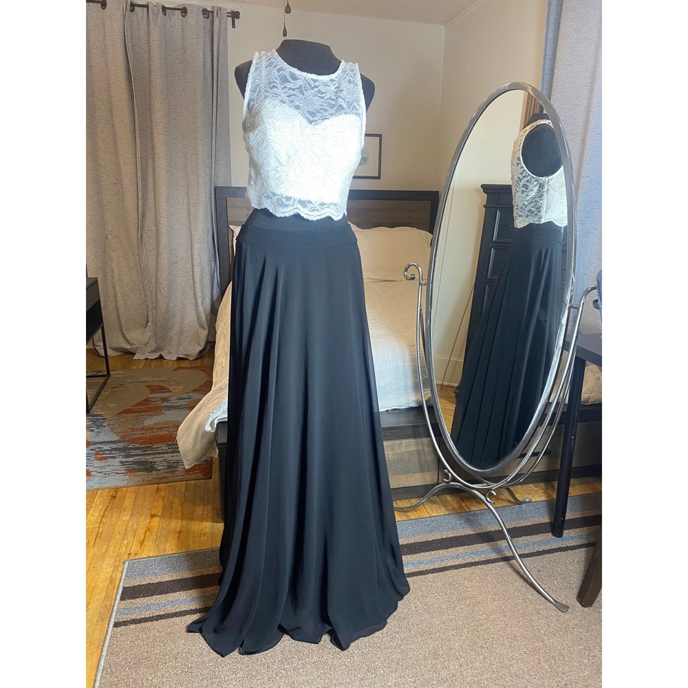 City Triangle Maxi Dress Size 11 White‎ Lace Sleeveless Top and Black Skirt